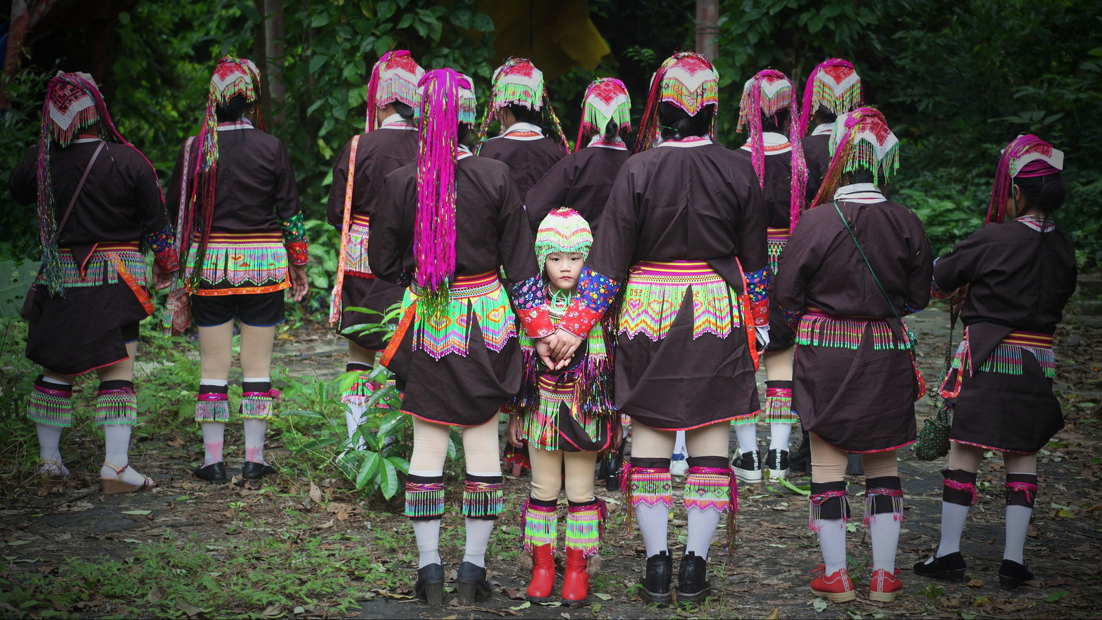 67"花头瑶"是瑶族的一个分支,分布于十万大山一带的崇山峻岭之间